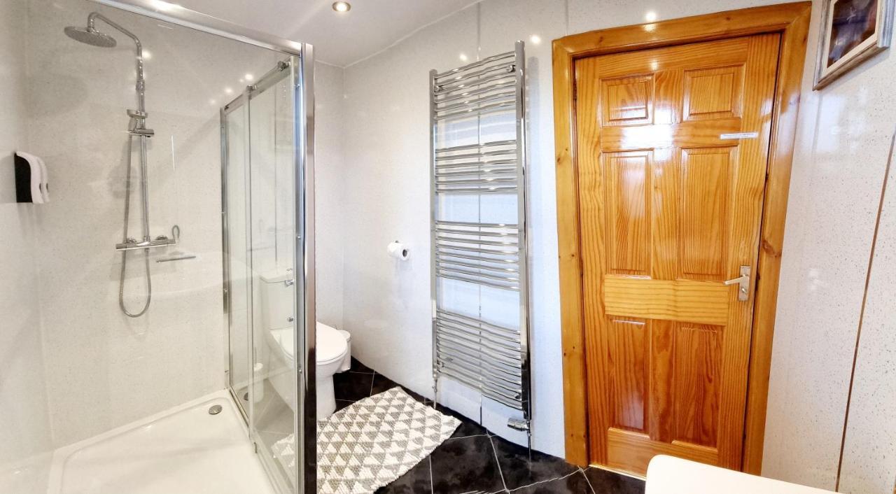Inverness City 3 Bedroom House Free Parking Ngoại thất bức ảnh